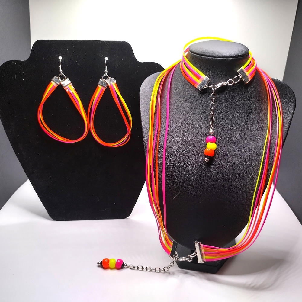 GLOW NECKLACE - Picture 7 of 11